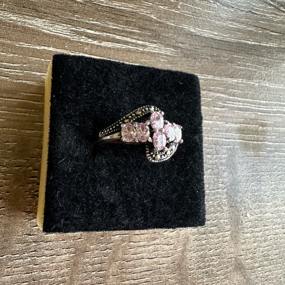 Elegant Sterling silver 925 ring with pink gemstone Marcasite accents size 8 - Picture 2 of 8